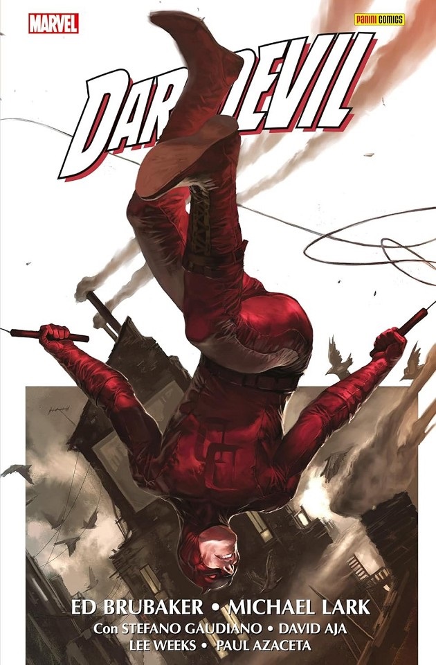 MARVEL OMNIBUS · DAREDEVIL DE ED BRUBAKER Y MICHAEL LARK 01